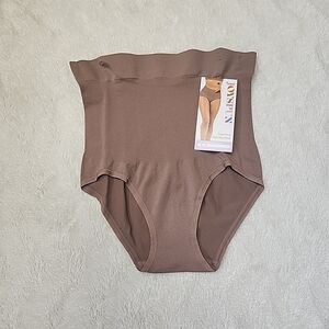 NWT Joyspun Women's Seamless Mid-Rise Shaping Brief Size Small Moroccan Brown